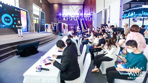 央视网全程直播!观点、看点、亮点齐飞!“AI领SHOW”“AI有干货”“AI魔盒”火出圈!