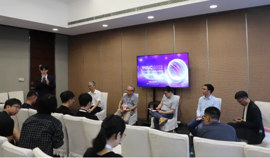 WAIC 2025思辨会二 | 类脑智能如何突破AI的“双能”困局?