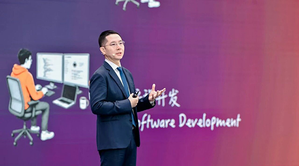 WAIC 2026开幕式主论坛 | 印奇：当智能体走进物理世界